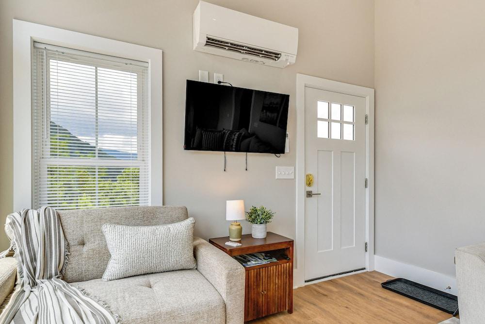 Hike & Ski: Mtn-view Retreat in Maggie Valley!