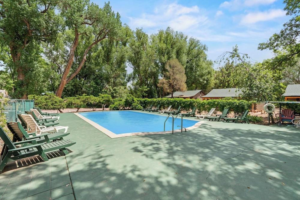 Timber Lodge Cabin 8