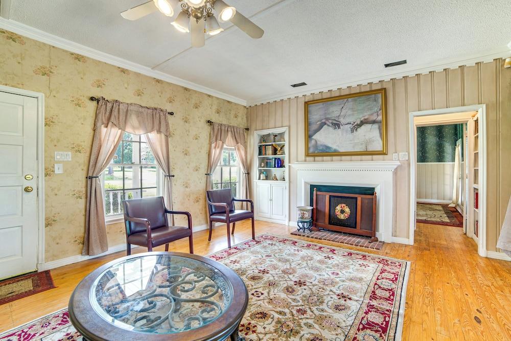 10 Mi to Lake Palestine: Short Distance to Tyler!