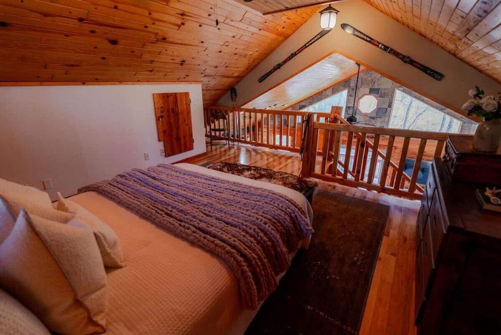 Cozy Cabin With Hot Tub - Near all in Hocking Hills