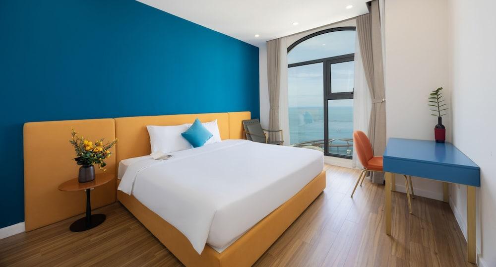 Skywave Apartment Firework Delight