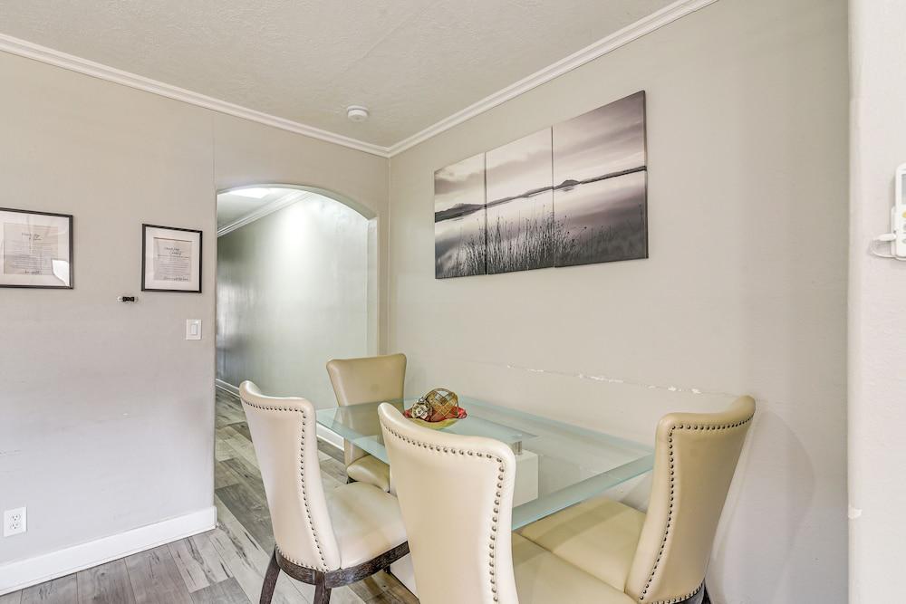 2 Mi to Dtwn: Walkable Apt in Houston!