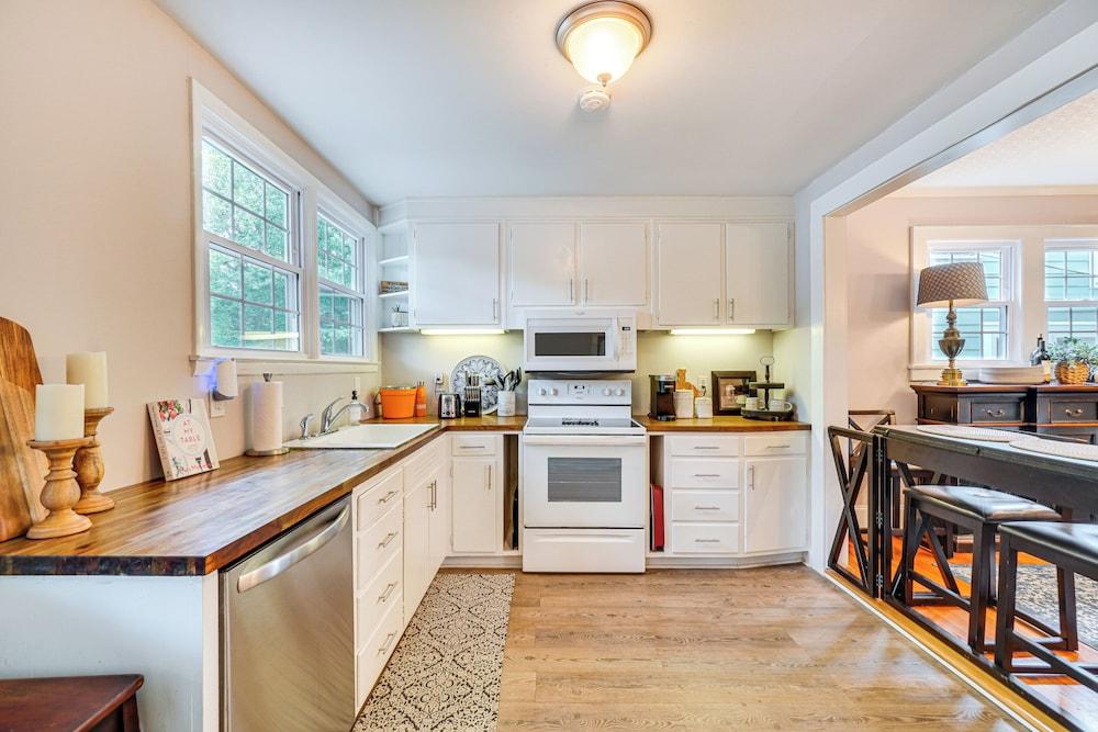 Cookout Ready: Walkable Home in Bearden Village