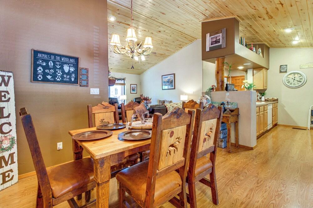 Near Hiking Trails: Heber-overgaard Haven w/ Deck!