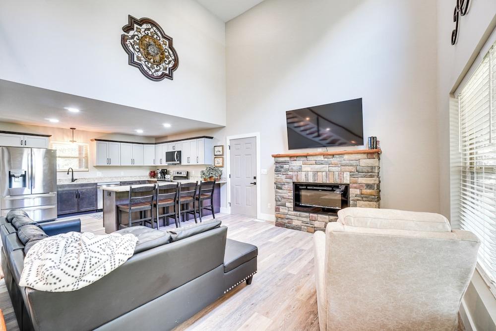 Private Hot Tub: Serene Family Home in Sevierville