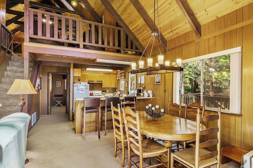 Walk to Fly-in Lake: Blue Lake Springs Cabin!