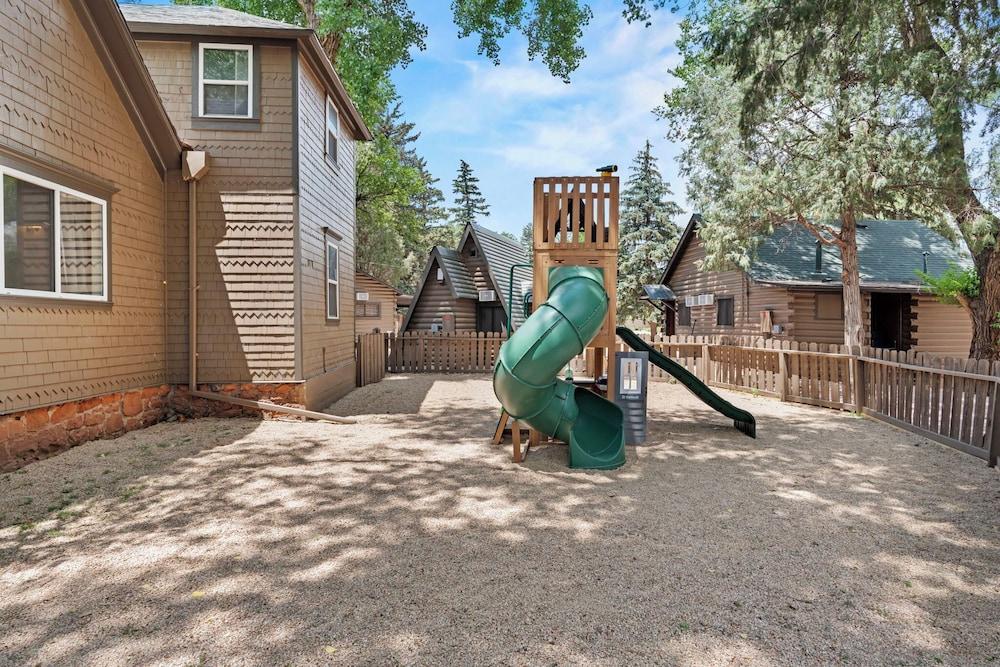 Timber Lodge Cabin 10