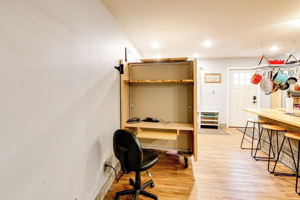 Walk to Dtwn: Dog-friendly Retreat in Fairbanks!