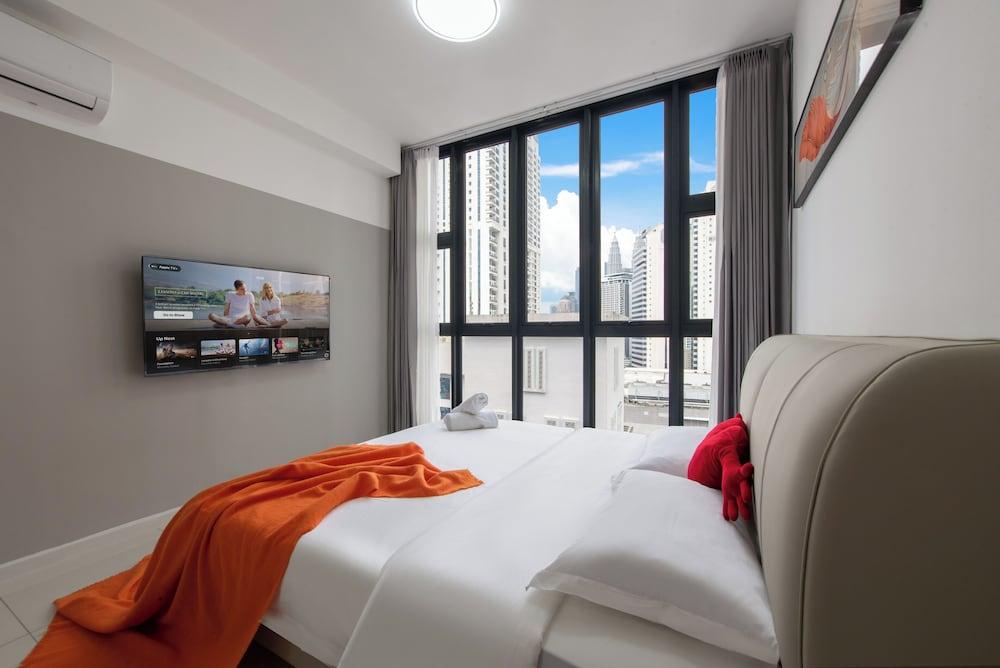 Majestic by Avery &10 mins to Twin Tower