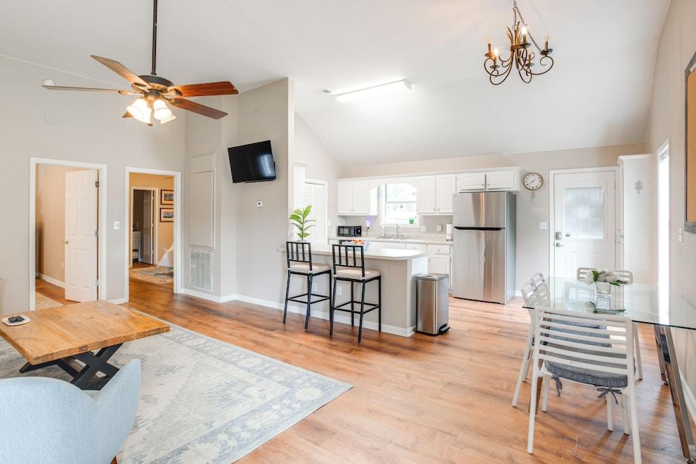 1 Mi to Ole Miss: Pet-friendly Retreat w/ Yard
