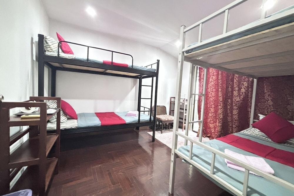 Sunshiny-BB Hostel near Punnavithi BTS station