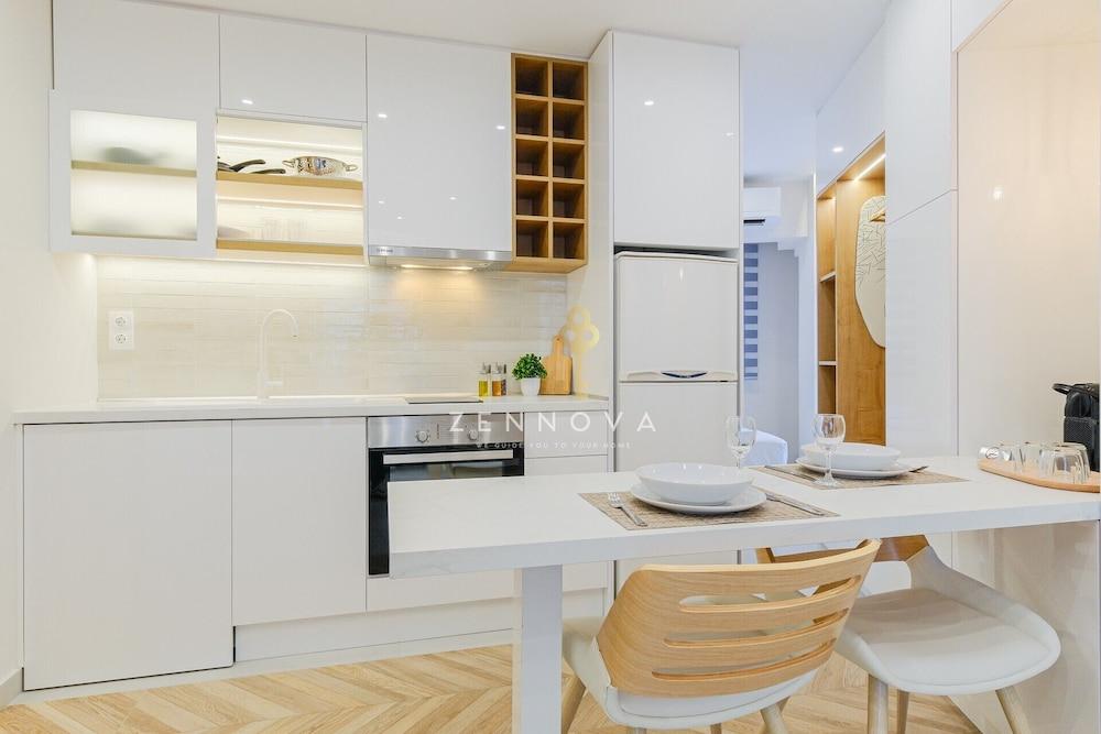 Zennova 72 Tsinari Luxury Suite