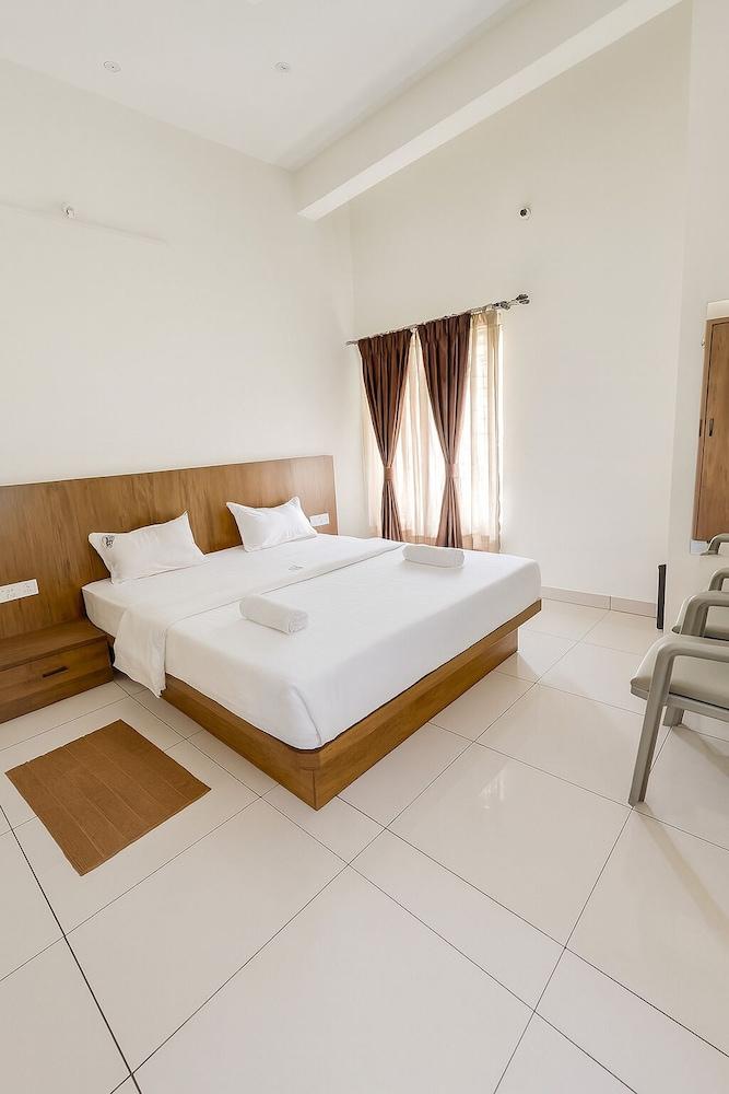 Savi Service Apartments