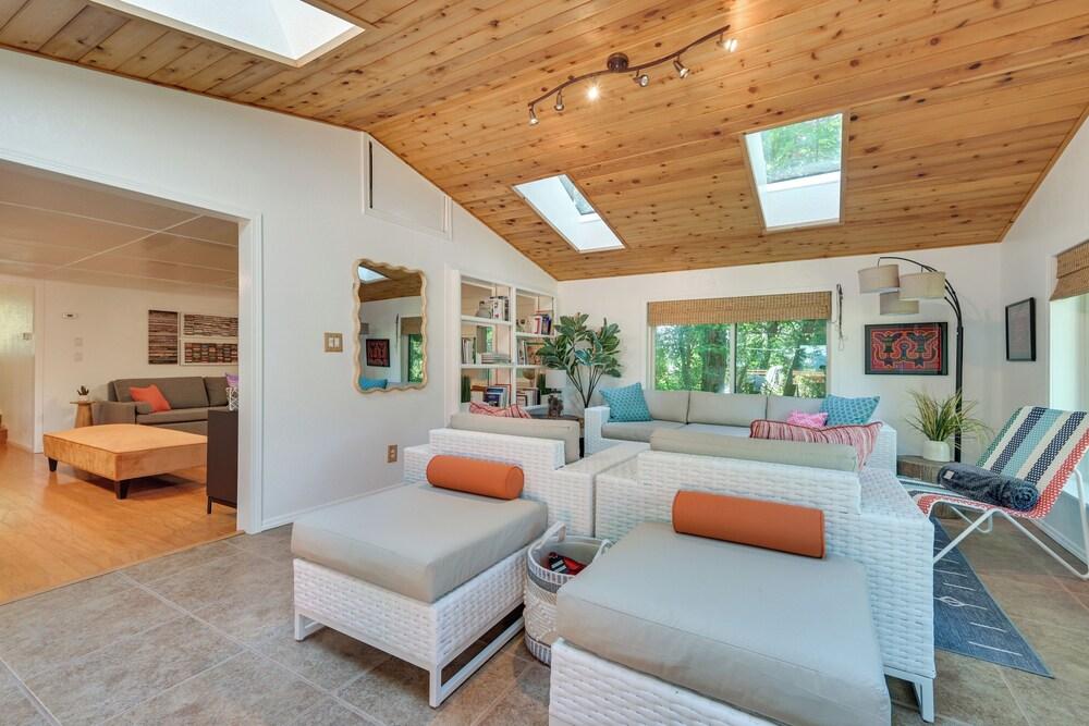 Waterfront Gem on Lake Saint Clair w/ Private Deck