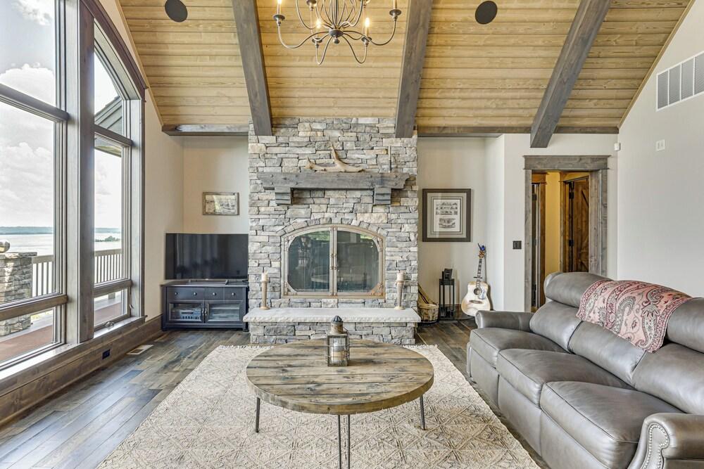 River Views + Wraparound Deck: Dubuque Getaway