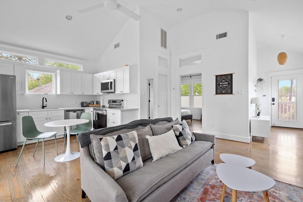 Wonderful Getaway 1BR with Balcony Views