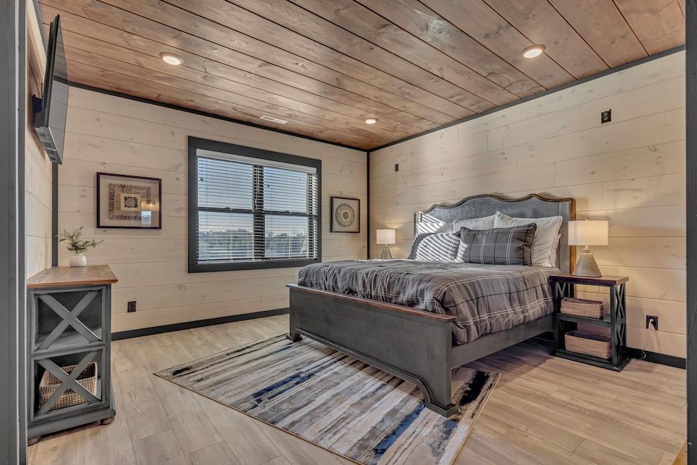 Cozy Cub Luxury Cabin Pigeon Forge