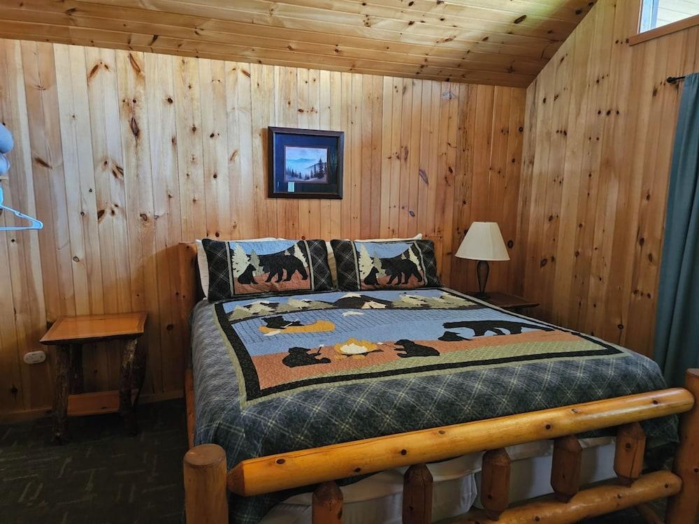 Urban Escape - 1BR King Cabin