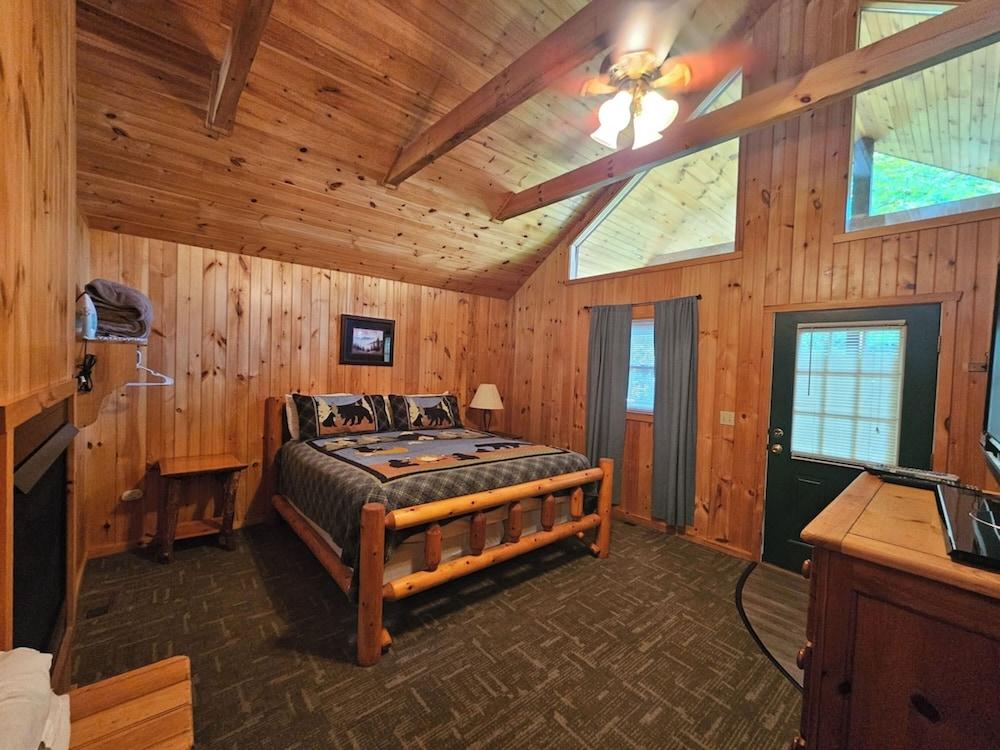Urban Escape - 1BR King Cabin