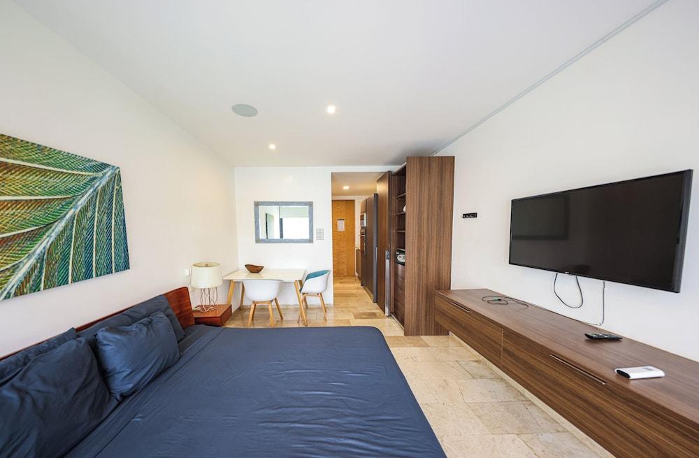 The Shore - Comfort & Rooftop Pool