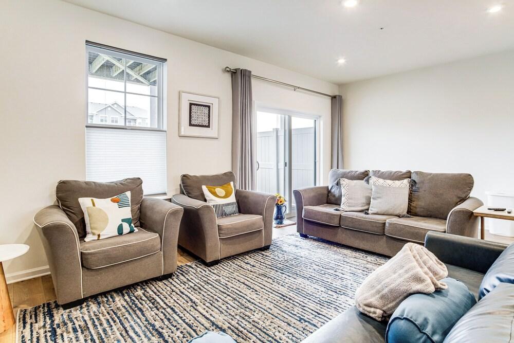 < 1 Mi to Dtwn: Waterfront Townhome in Cambridge!