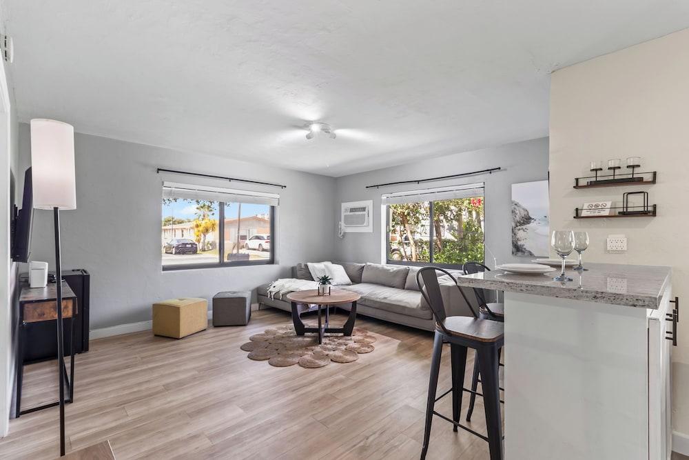 Spacious Apartment with Free Parking