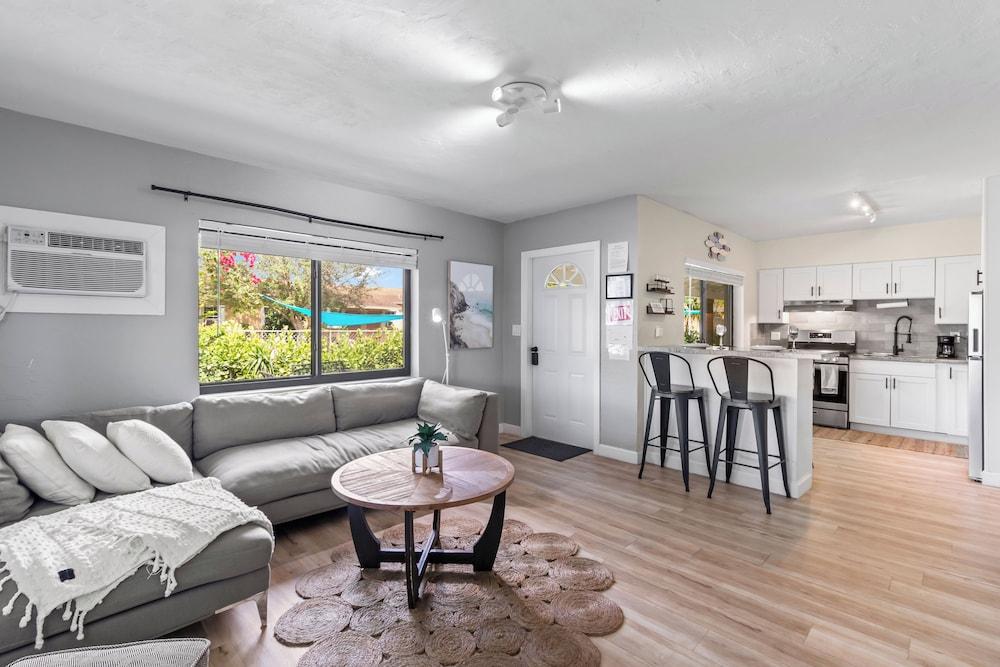 Spacious Apartment with Free Parking