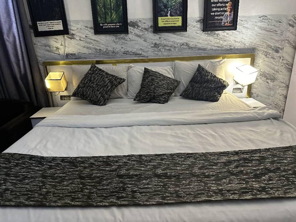 The Autograph Basics Hotel