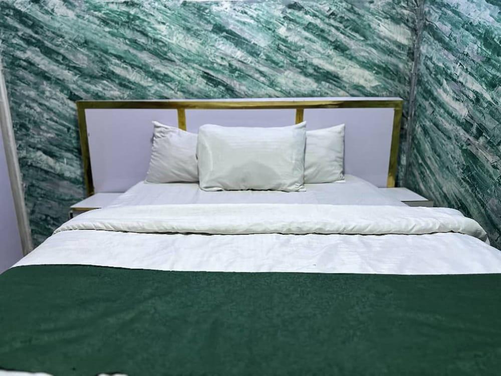 The Autograph Basics Hotel