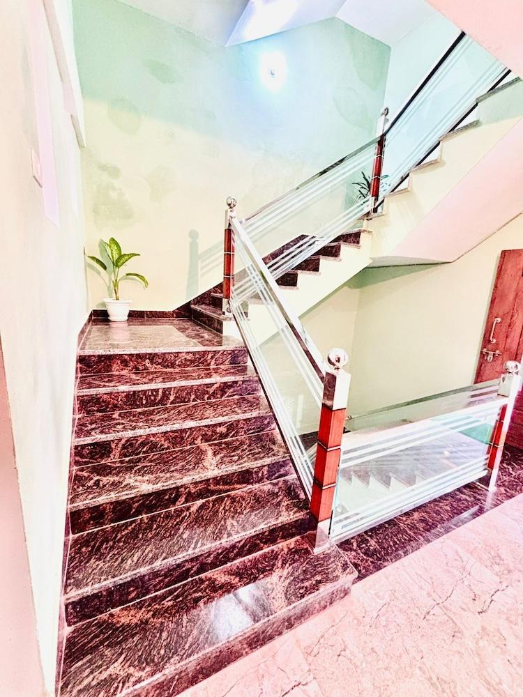 HOTEL BHAGWATI PALACE