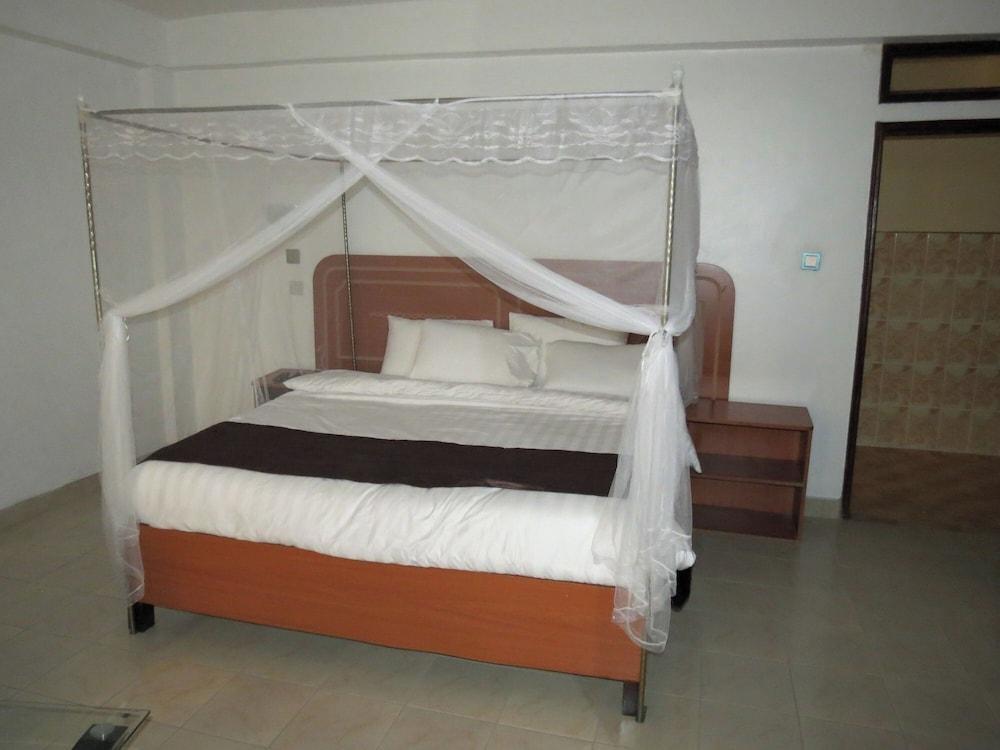 Kim's Breeze Hotel Ltd and Choma Zone