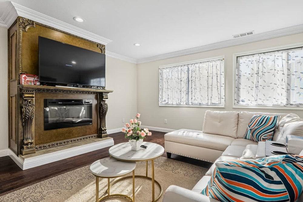 Stunning House wt 6Br 5bth SJ