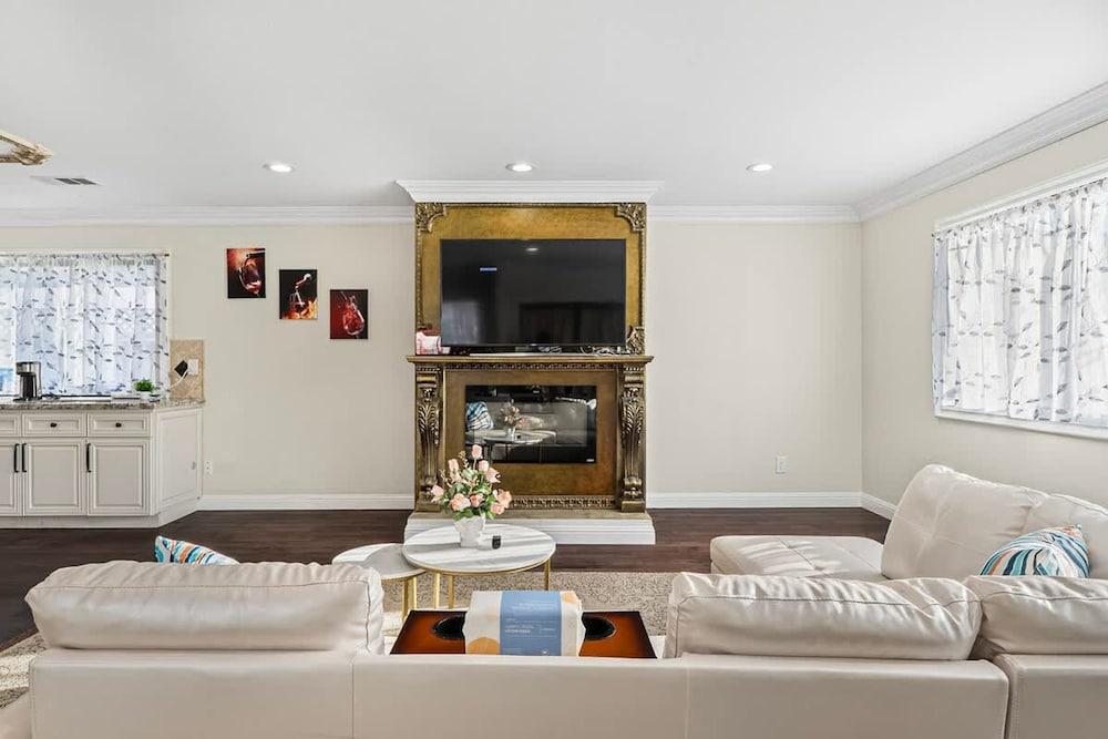 Stunning House wt 6Br 5bth SJ