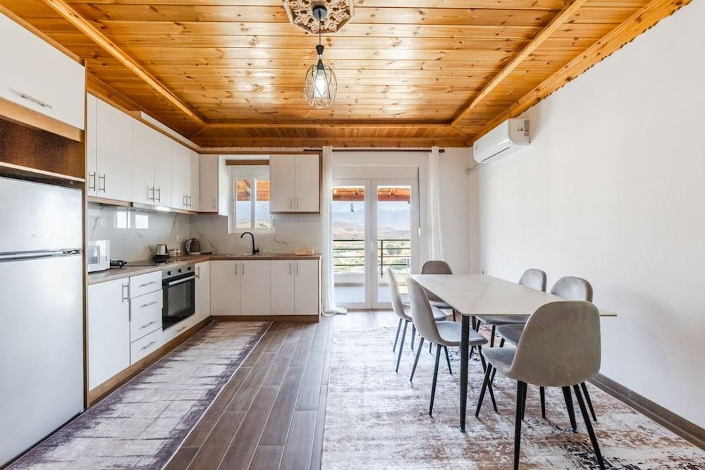 Hillside Apartment Gjirokast r 2