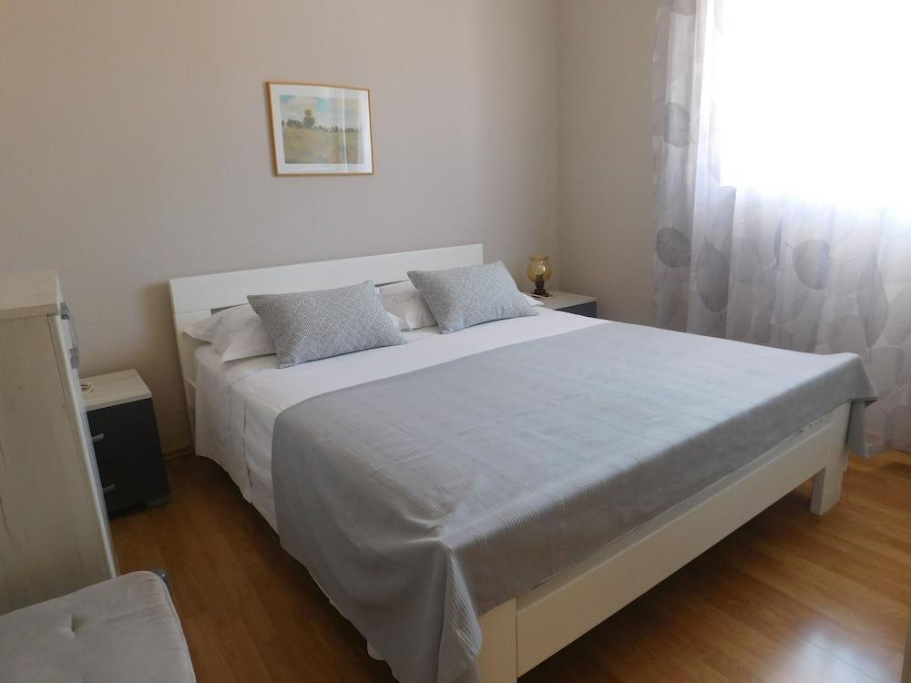 Island Bonaca Apartments