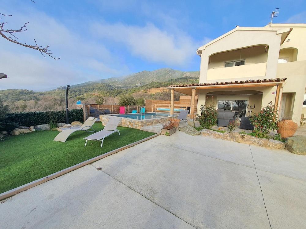 T3 Piscine Avec Jardin Proche St-florent