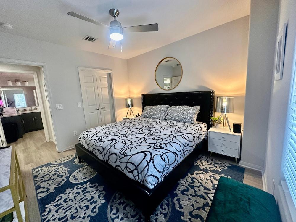 Allura Little Italy - 2 BR in Downtown s Top Spot