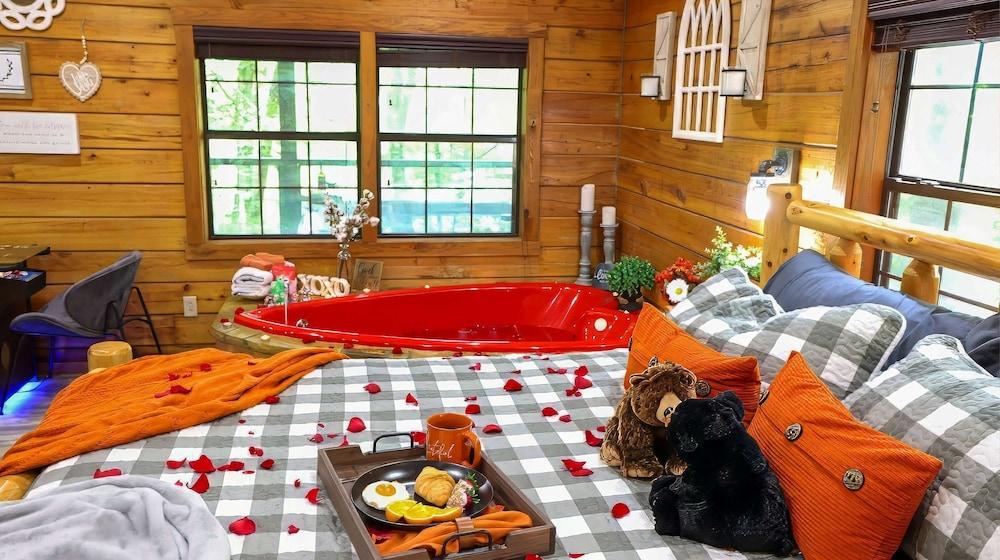 Enchanted Romance Mountain Views Heart Shaped Tub Hot Tub Private