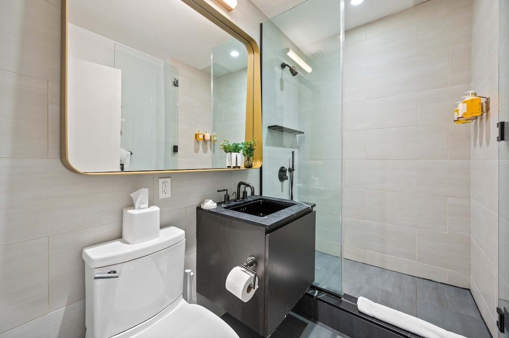 17john: Grand King Studio Apartment