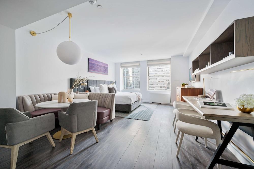 17john: Junior King Studio