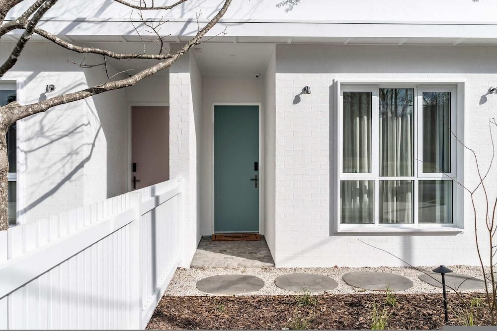 Rubus Green Berry - by Linnaeus Collection