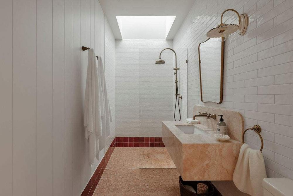 Moraea Farm Berry - by Linnaeus Collection