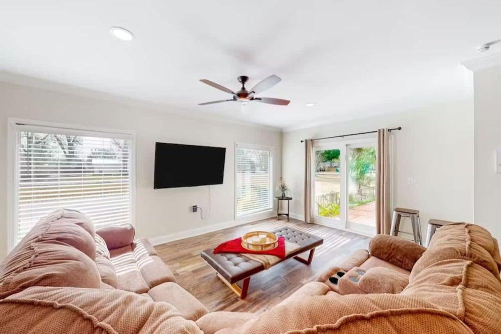 AL Funhouse - Minutes to Beaches OWA Fairhope