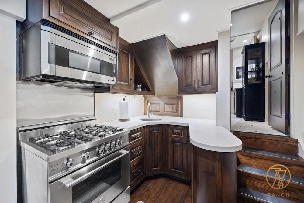 The Aspen Unit in Austin