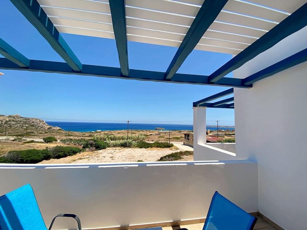 Michail Suites Afiartis Araki