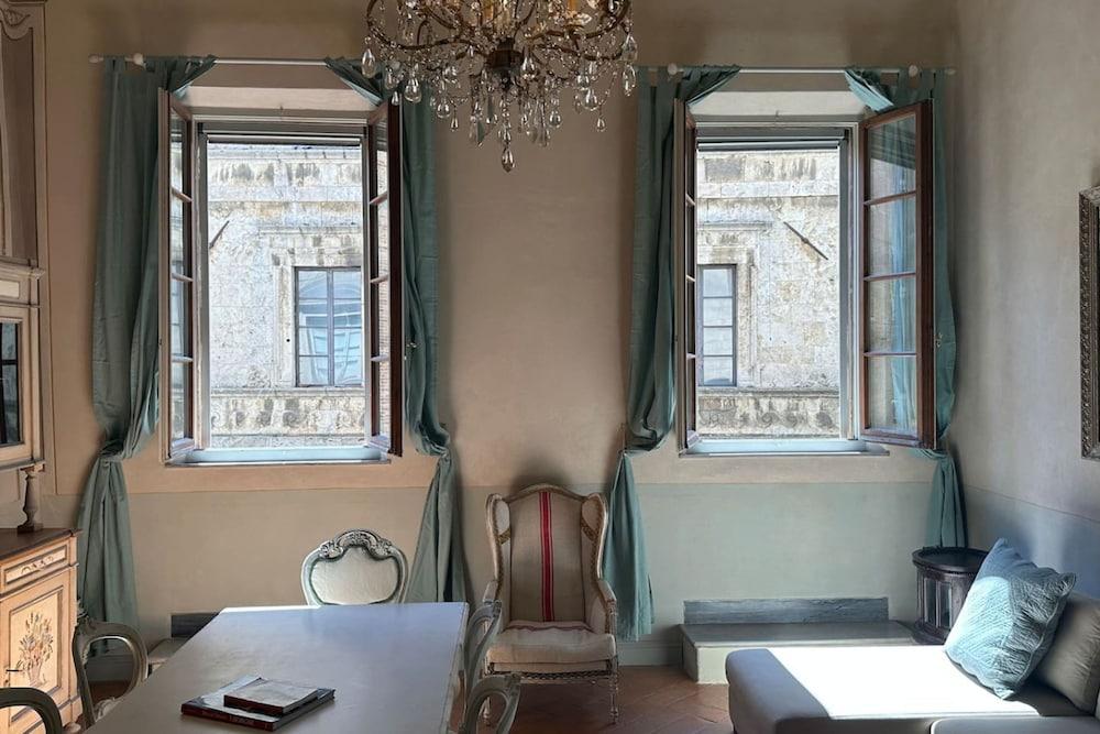 Tuscan Palace - Avignonesi