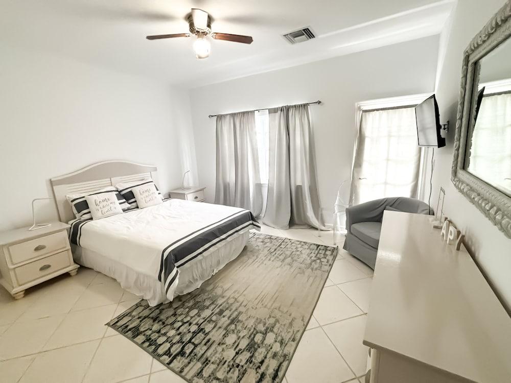 Beautiful Fam-friendly Property w Access to Sandyport Beach Resort