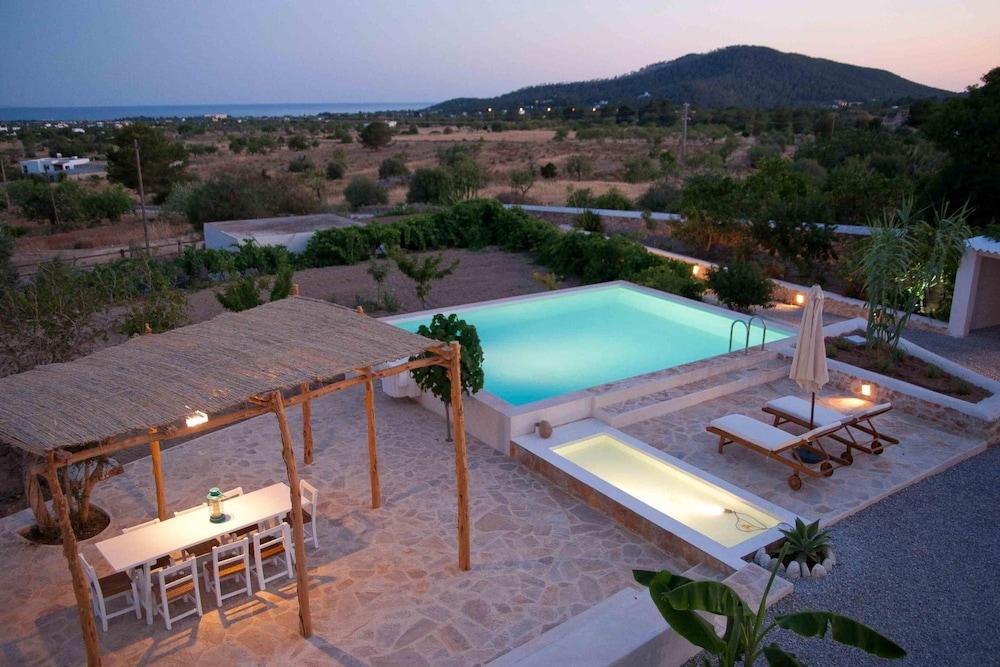 Villa Can Sunyer 5 Bedroom Villa With Views of Las Salines