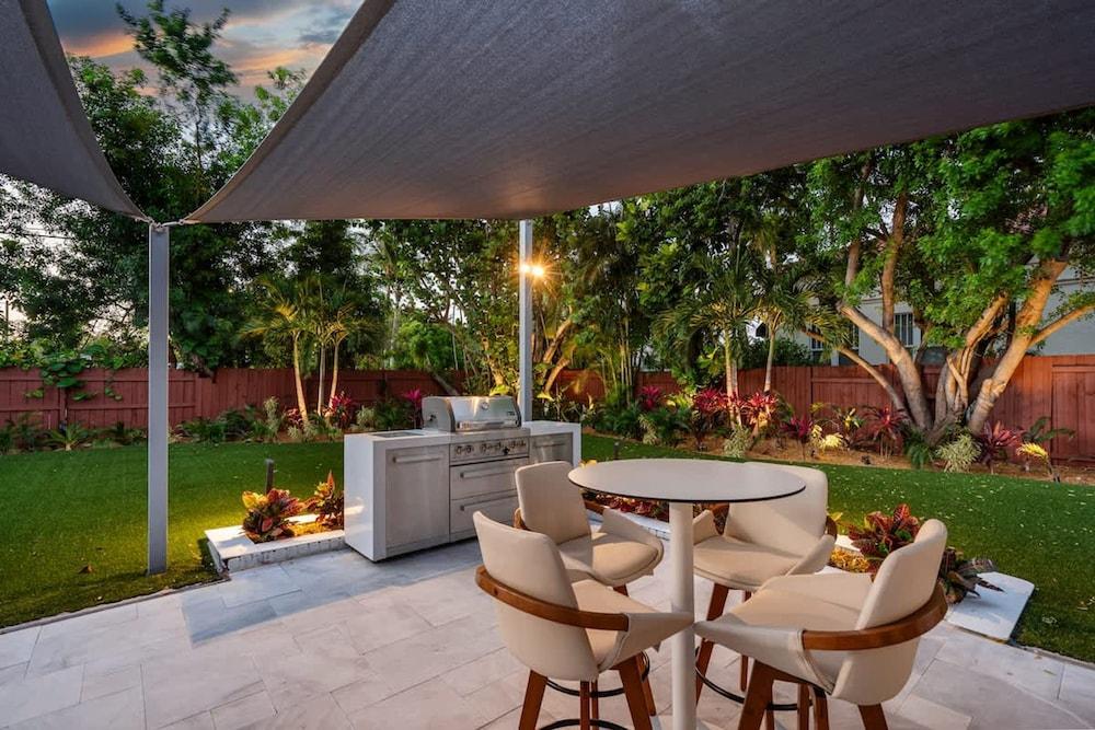 Pool Spacious Backyard Delray Beach Home