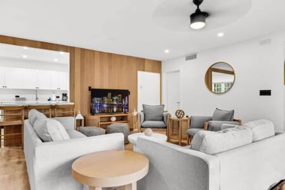 1720 Wa Kee 2A Luxurious 4BR 3BA Retreat in Coconut Grove w Pool